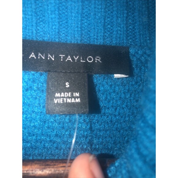 Ann Taylor NWT Women's  Turtleneck Sweater SZ M blue Chunky Fisherman Cable Knit - Picture 6 of 10